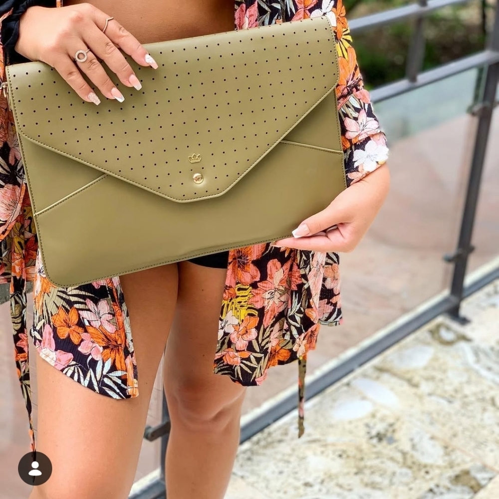 NWT Piper Noble Clutch